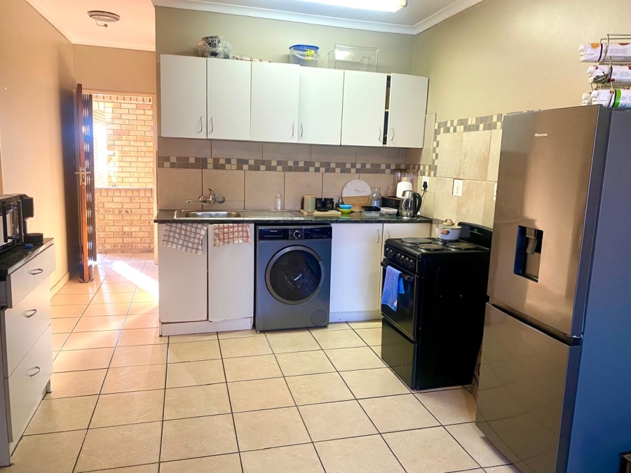 2 Bedroom Property for Sale in Oos Einde North West